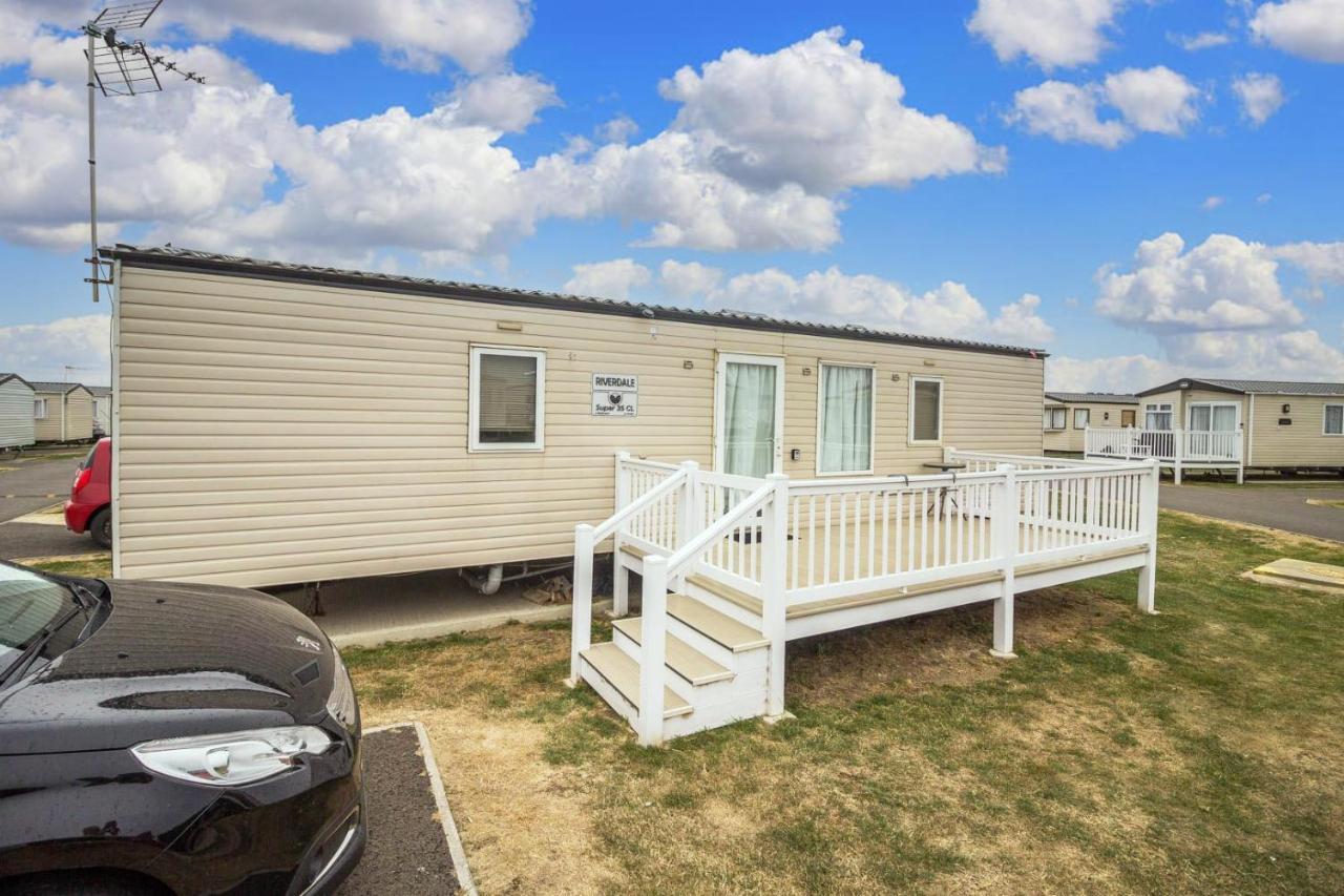 فندق Caravan With Decking At Martello Beach Nearby Clacton-On-Sea Ref 29017Kv المظهر الخارجي الصورة